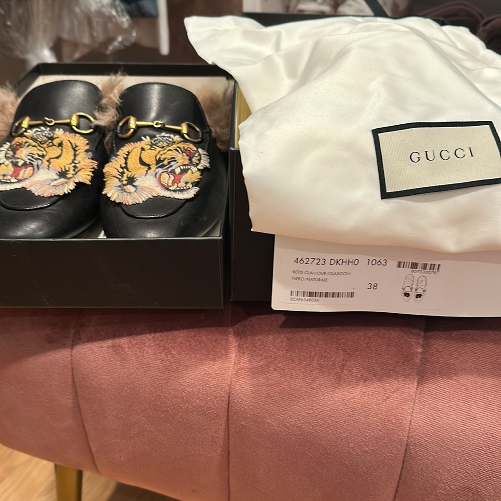 Authentic Gucci Princetown leather fuzzy slides size 38 - like new!!